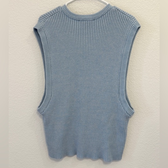 Urban Outfitters Men’s V-Neck Ribbed Sleeveless Sweater - Picture 4 of 4